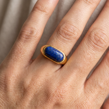 Aria - Smooth gold ring with blue stone