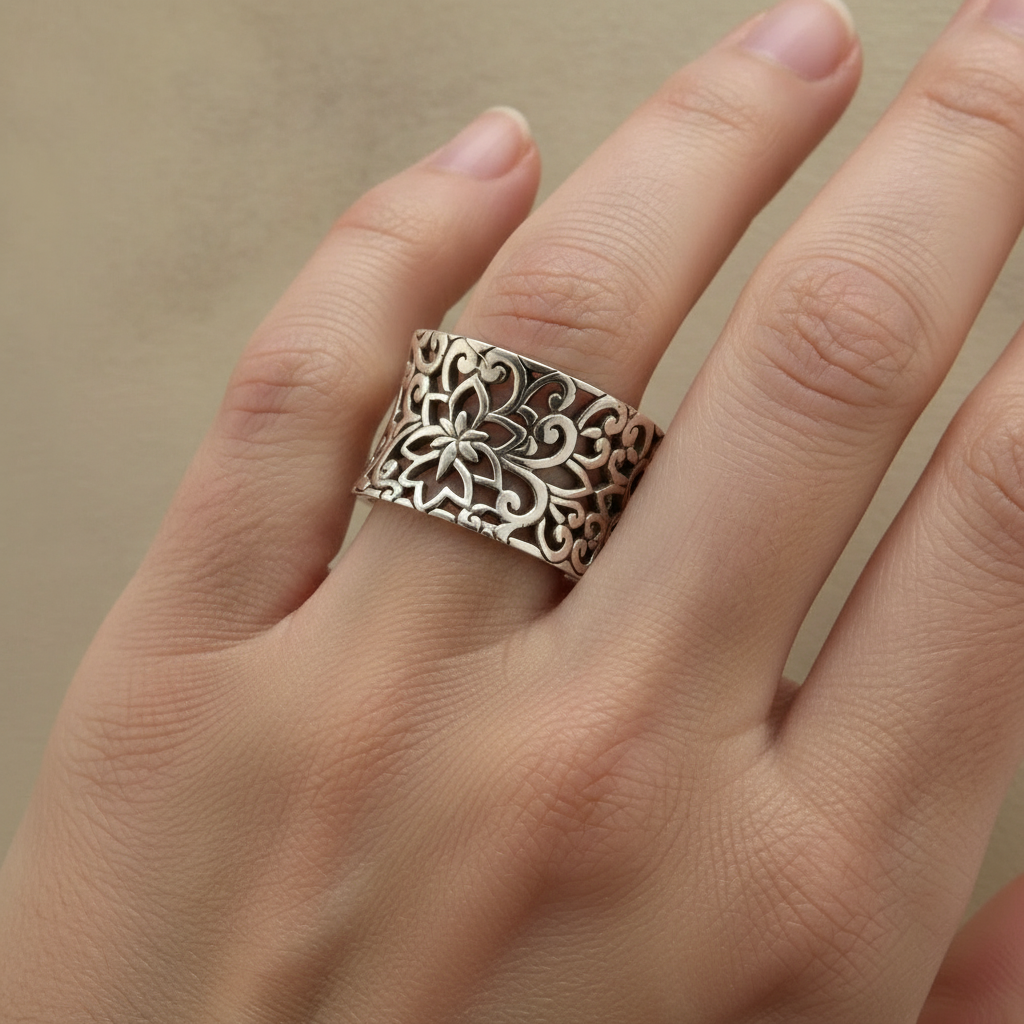 Bea – Vintage Silver Hollow Ring