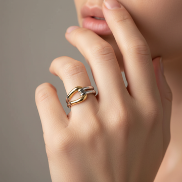 Althéa – Vintage ring featuring a knot design in gold and silver