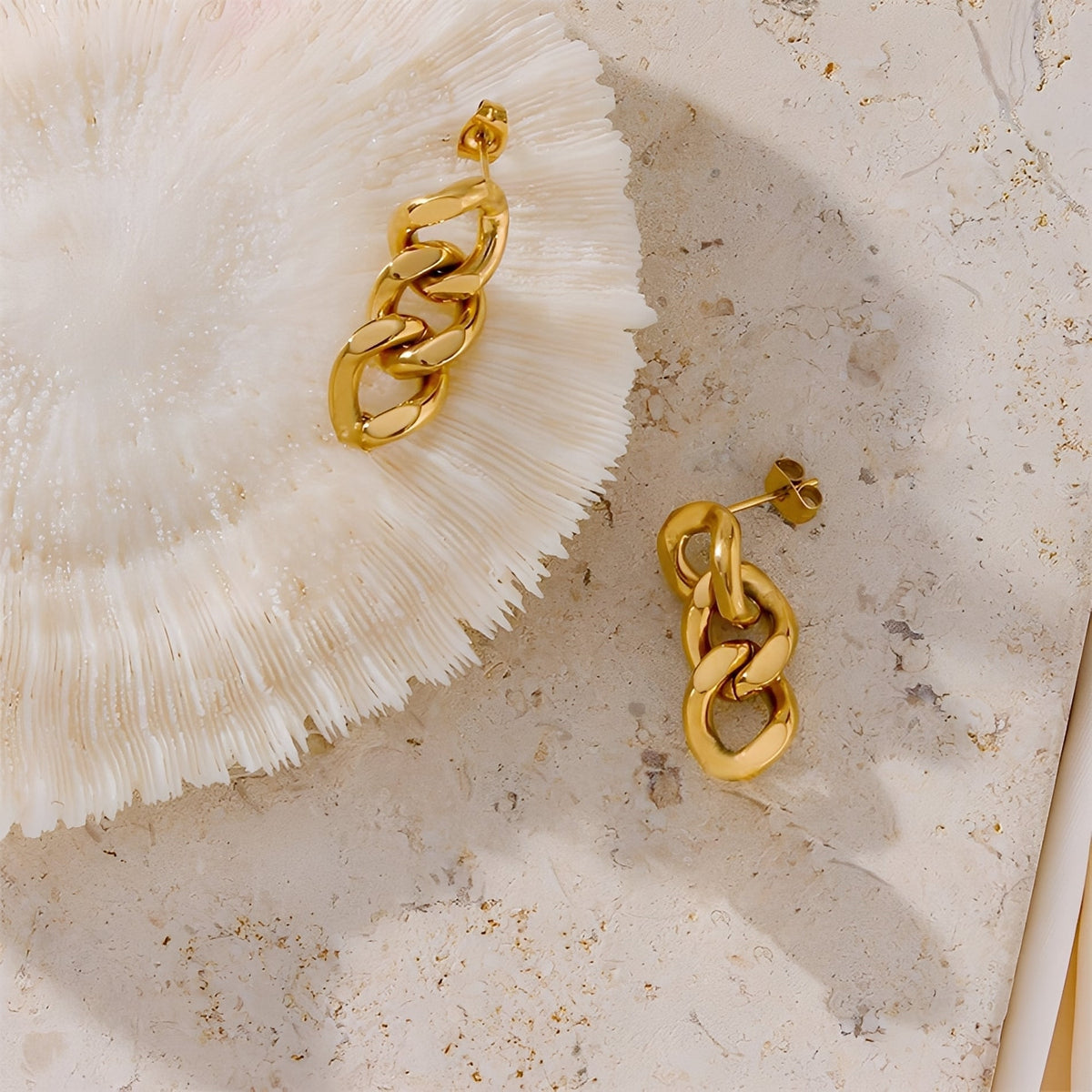 Sol – Link Hoops in Gold