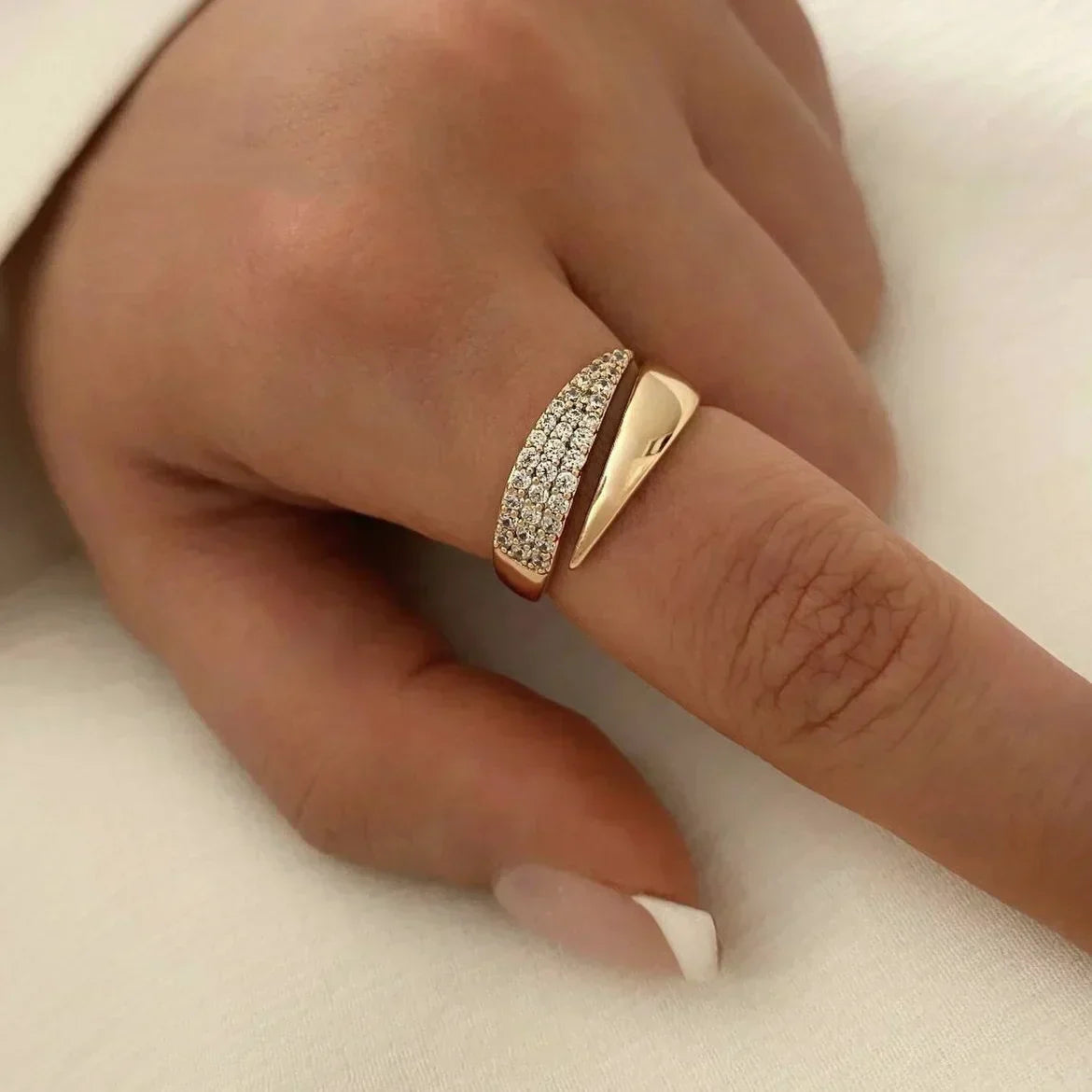 Irina – Curved Ring Gold Plated 18K