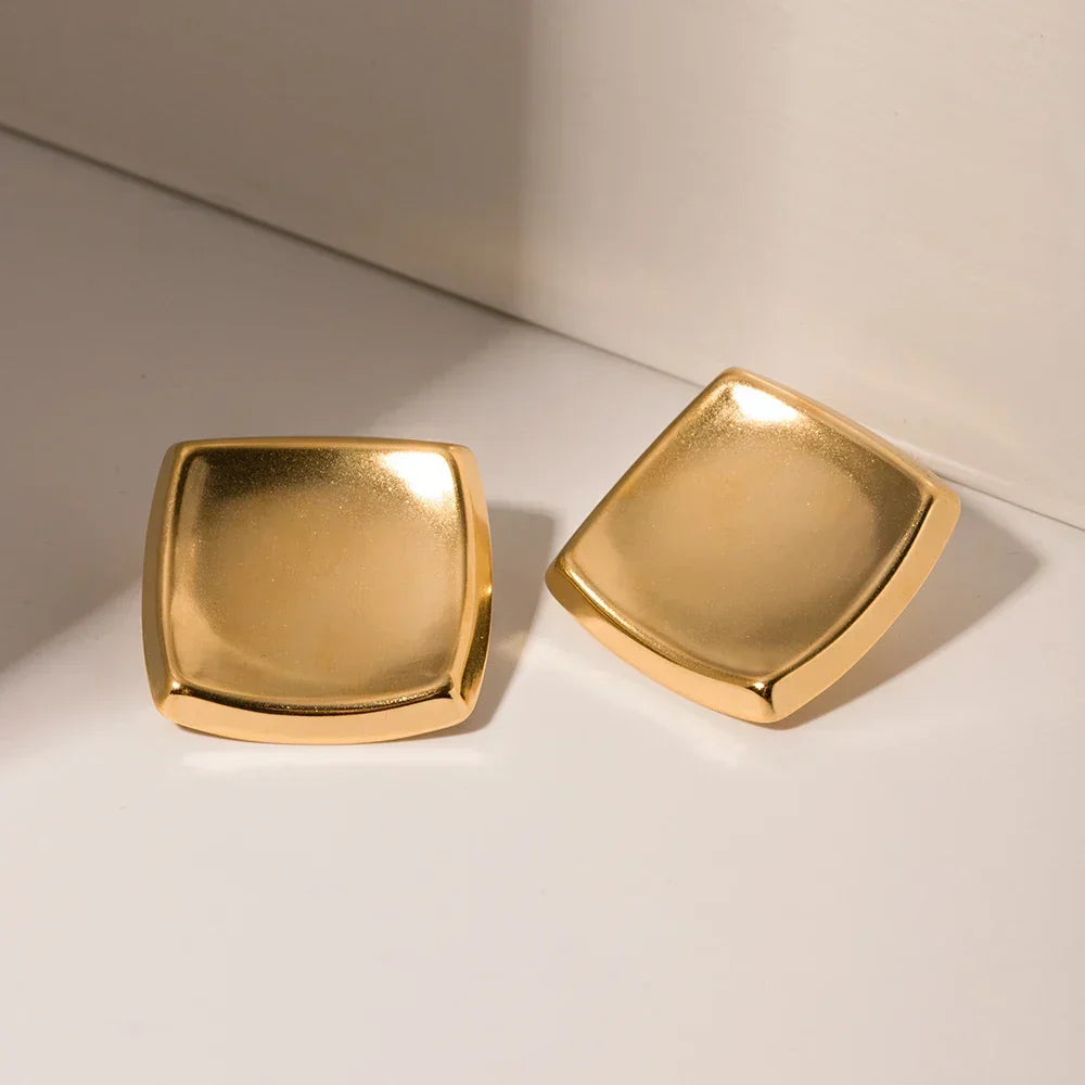 Poppy - Square earrings in gold