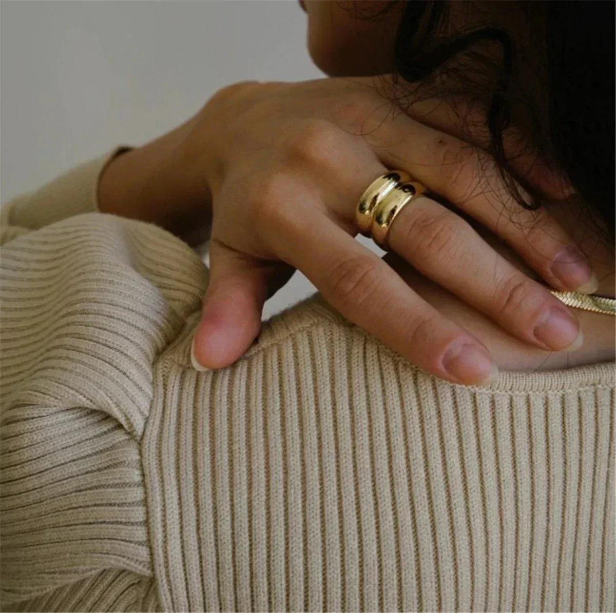 Solene – Broad ring for the index finger