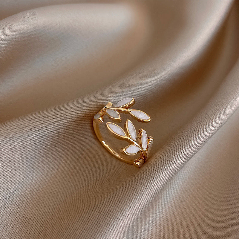 Auriane – Gold Ring Leaf & White Opal