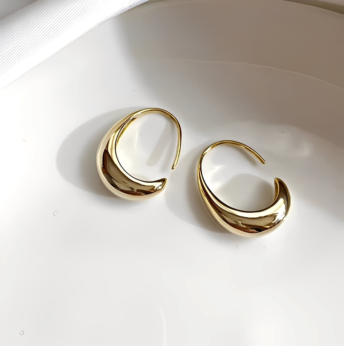 Zeinab – Golden Hoop Earrings