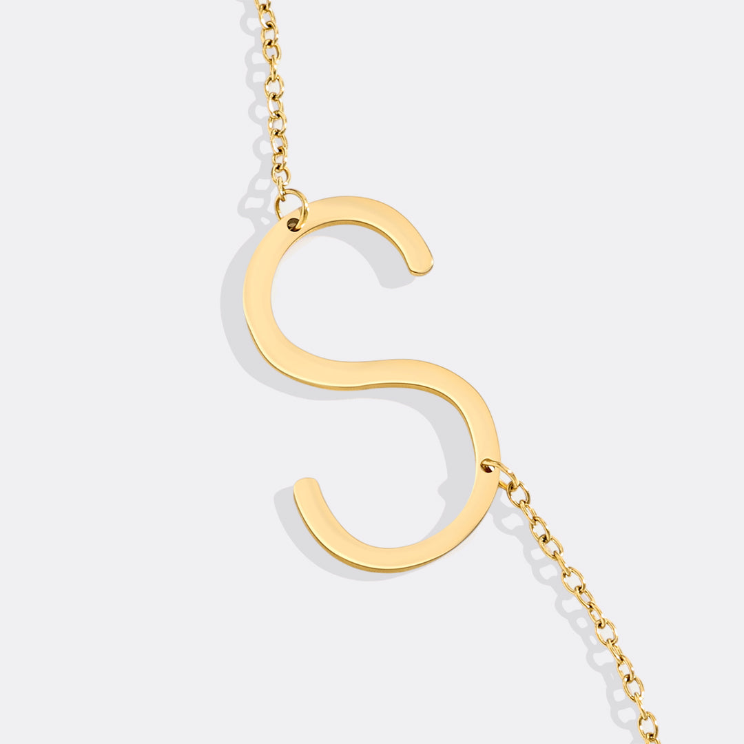 Inez – Necklace Initial Declarative