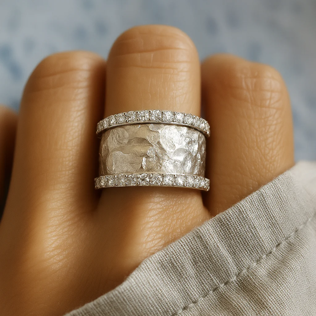 Enora – Vintage Silver Ring Adorned with Zirconium