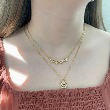 Necklace Featuring Four-Leaf Clover - Magnetic Heart Pendant