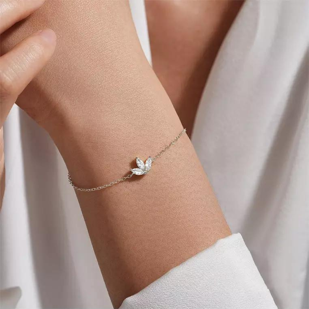 Three Zircon Blossoms - Chain Bracelet