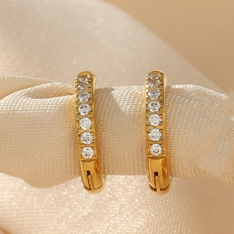 Jane – Huggie Hoops Featuring Zirconia in Gold