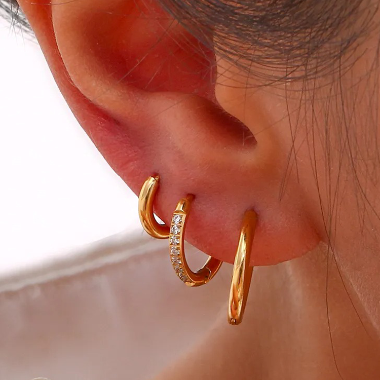 Jane – Huggie Hoops Featuring Zirconia in Gold