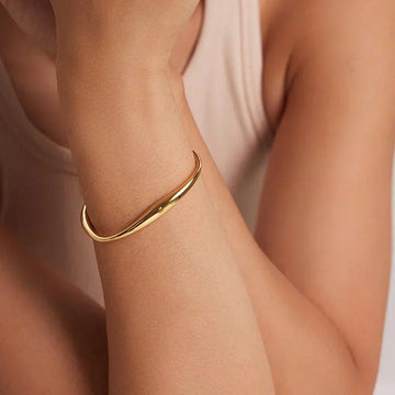 Dia – Sculptural Bracelet in Stainless Steel