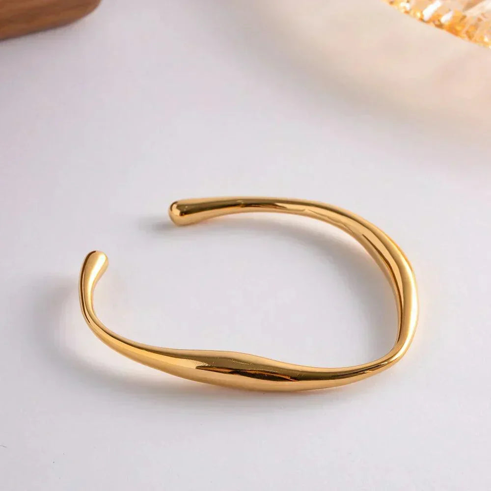 Dia – Sculptural Bracelet in Stainless Steel