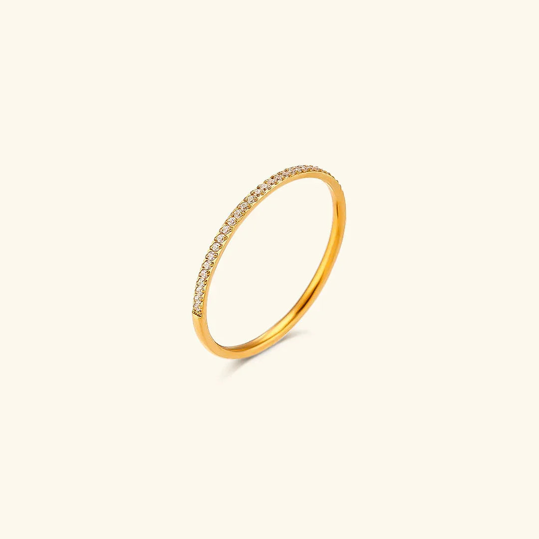 Zarra – Pavé Ring in Radiant Gold