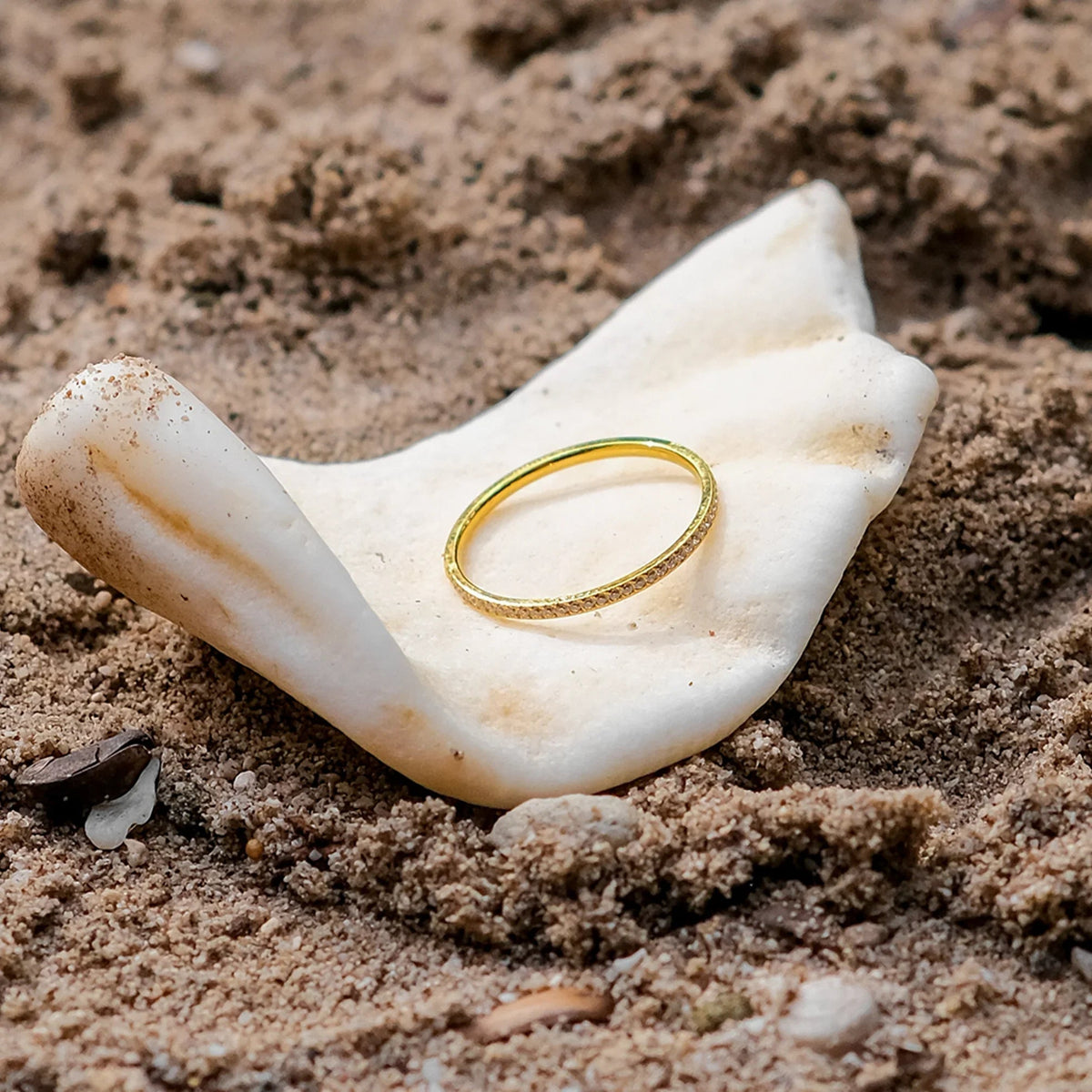 Zarra – Pavé Ring in Radiant Gold