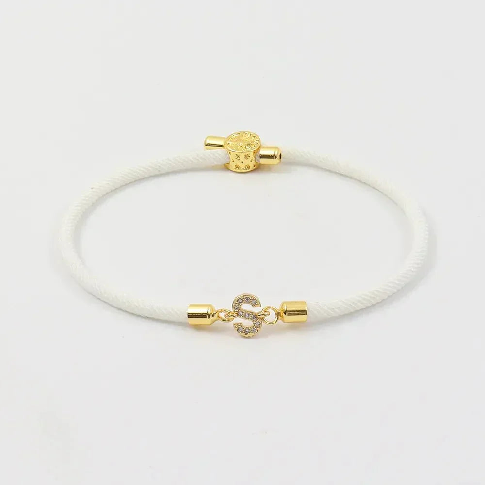 Calla – Adjustable Bracelet Featuring Engraved Initial