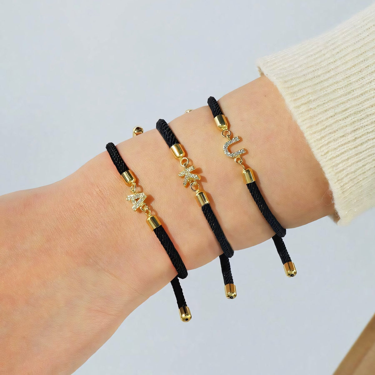 Calla – Adjustable Bracelet Featuring Engraved Initial