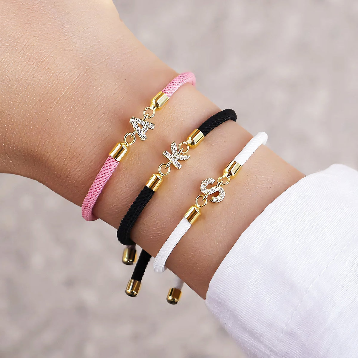 Calla – Adjustable Bracelet Featuring Engraved Initial