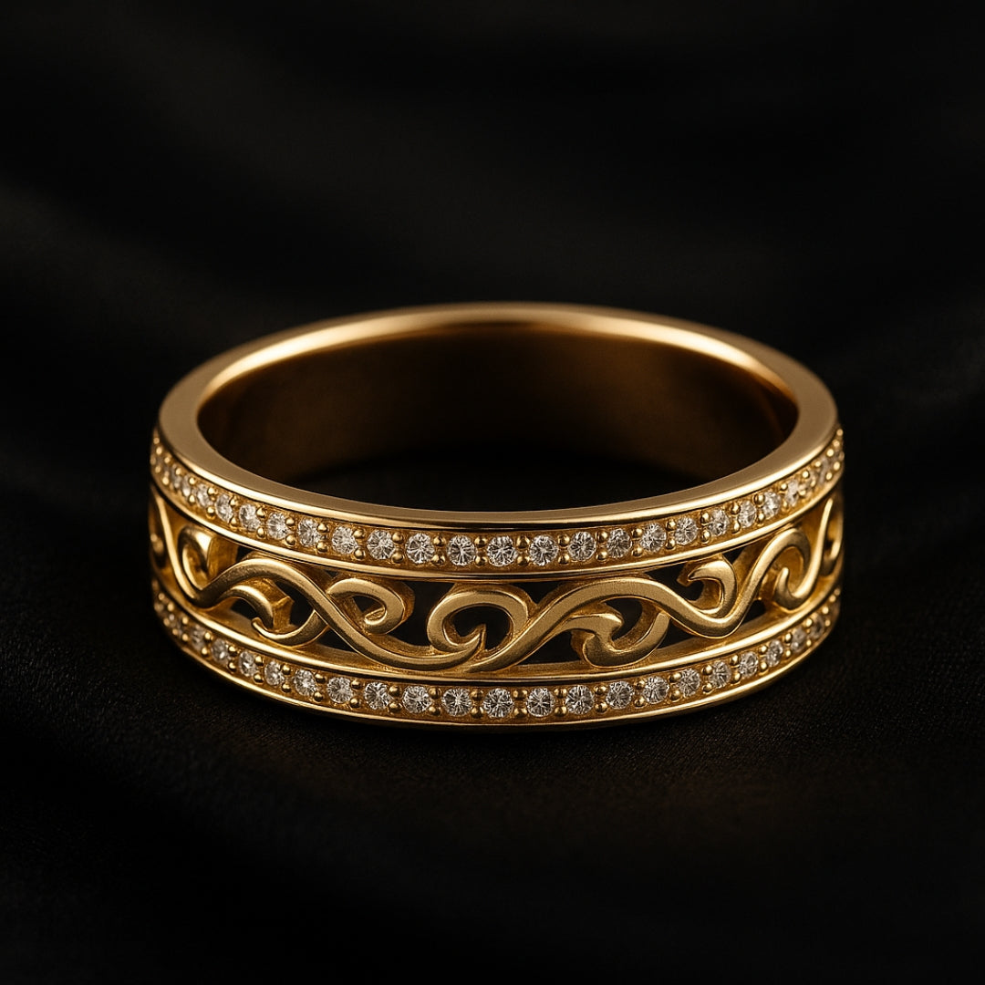 Jevy – Broad Ring in Gold with Openings