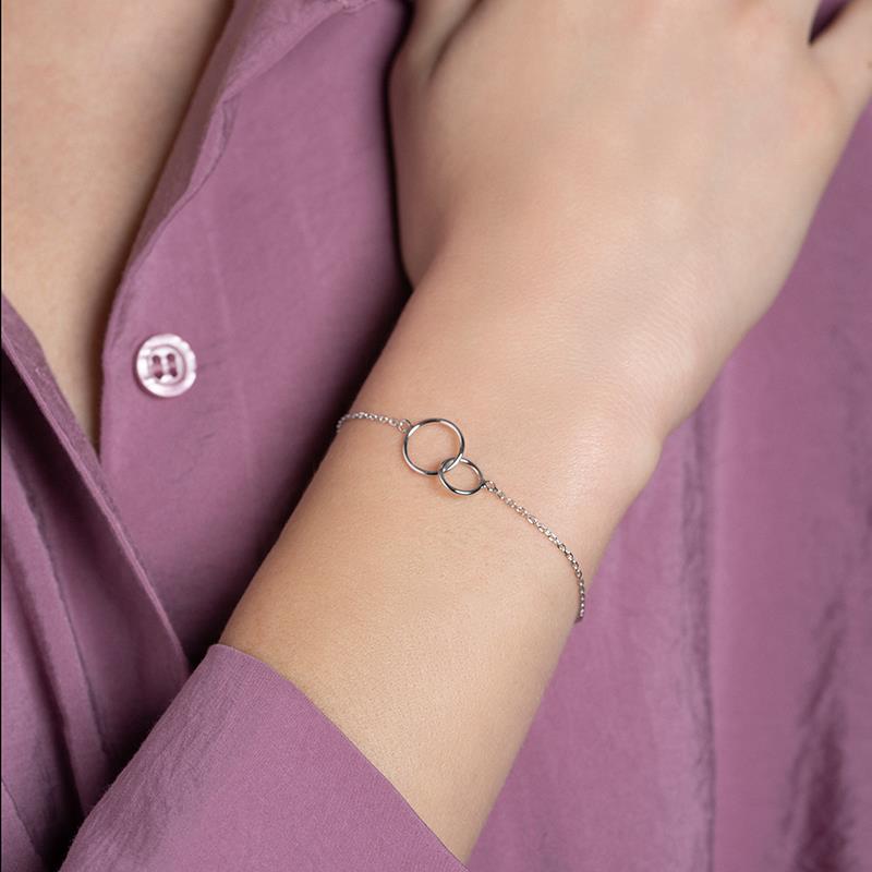 Bracelet with Intertwined Rings - Overlapping Design