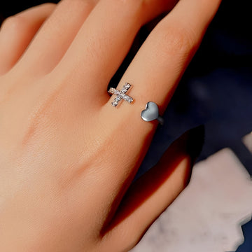 Maelys – Women's Cross Ring