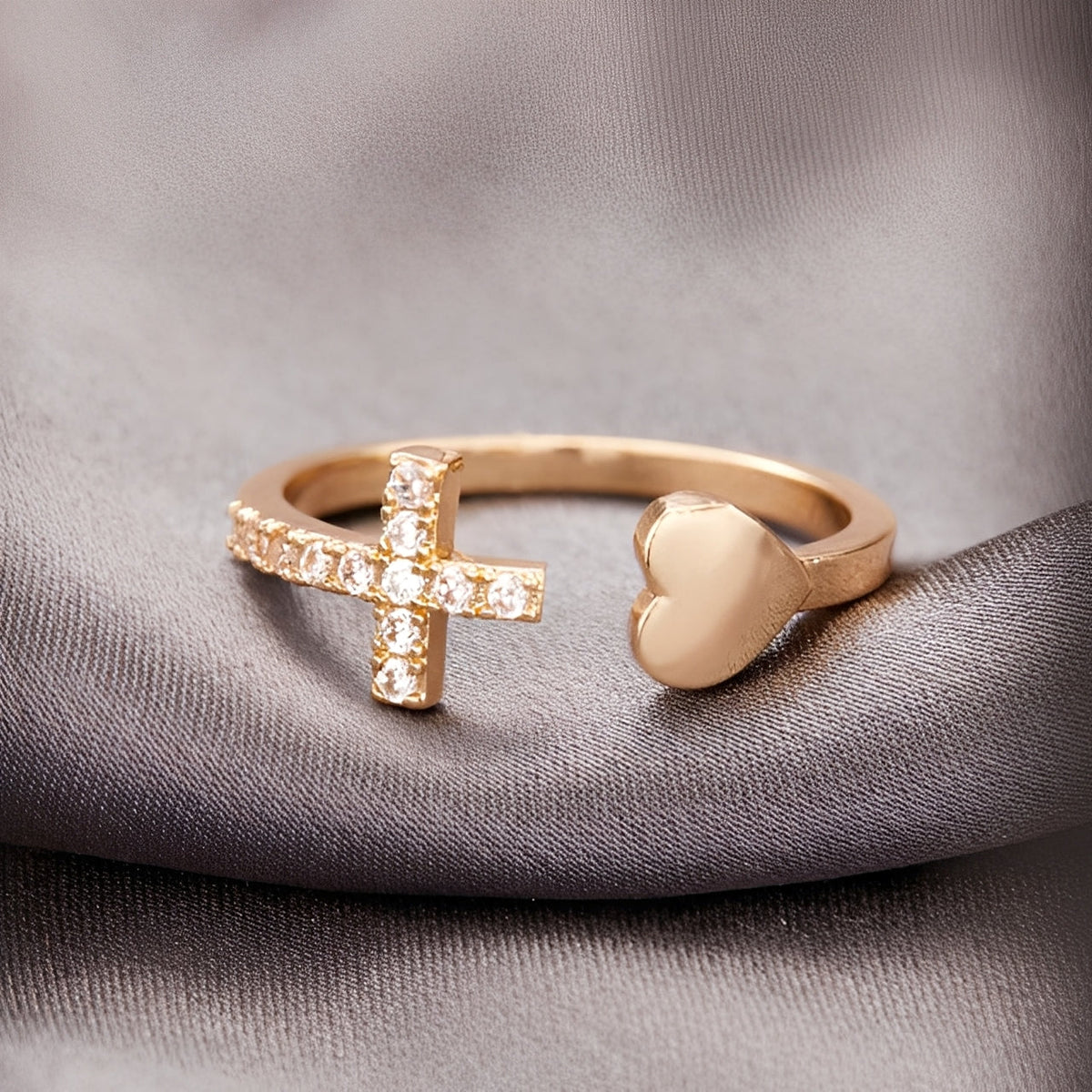 Maelys – Women's Cross Ring