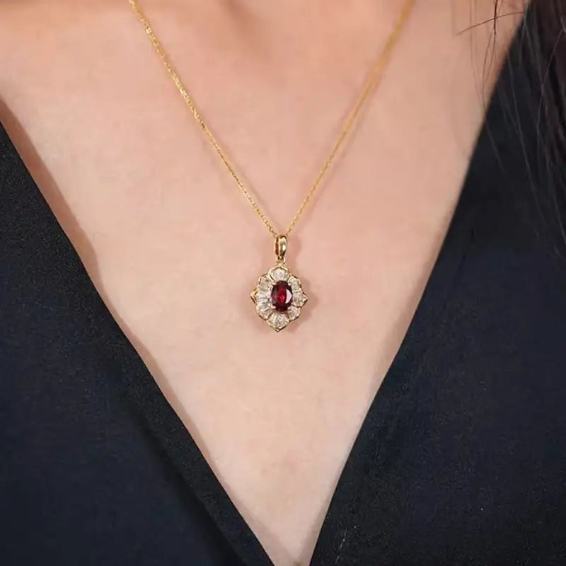 Kavella – Elegant Gold Necklace