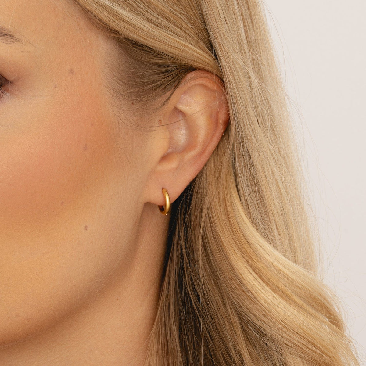 Celia – Chic Gold Hoops