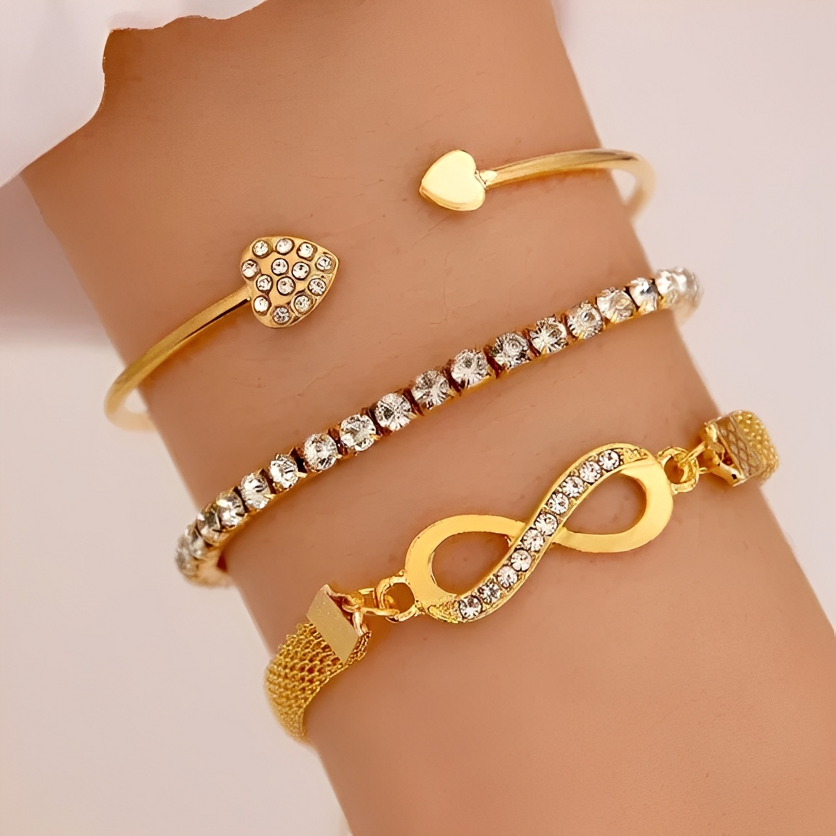 Yuriko – Set with 3 Infinity Heart Bracelets in Silver and Gold