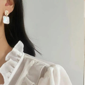Aiah – Gold-Plated Earrings Featuring Chic Baroque Pearls
