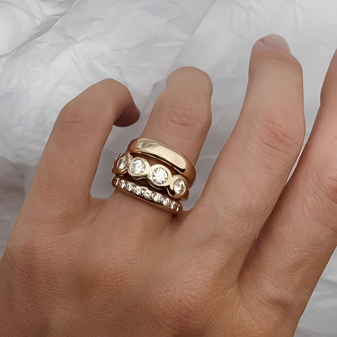 Freya – Ring set crafted from hammered gold