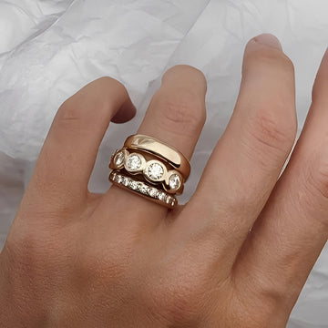Freya – Ring set crafted from hammered gold