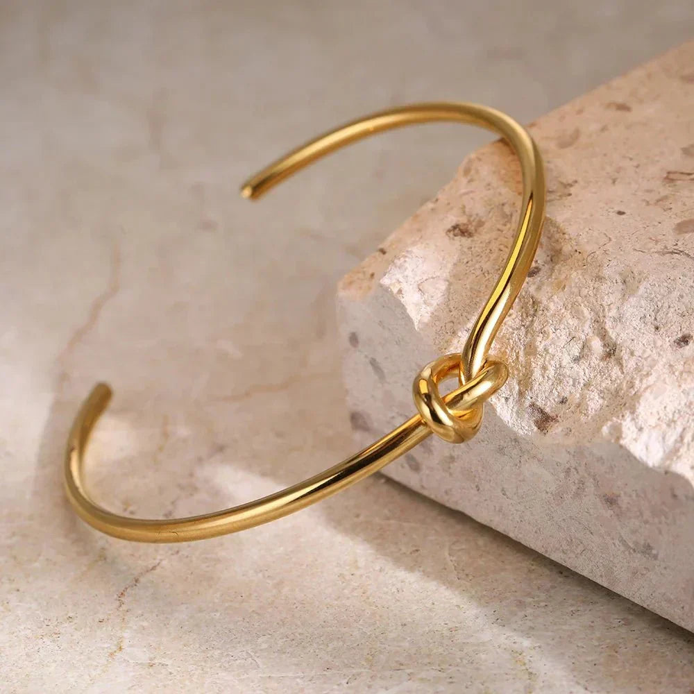 Clea – Classic Knot Bracelet