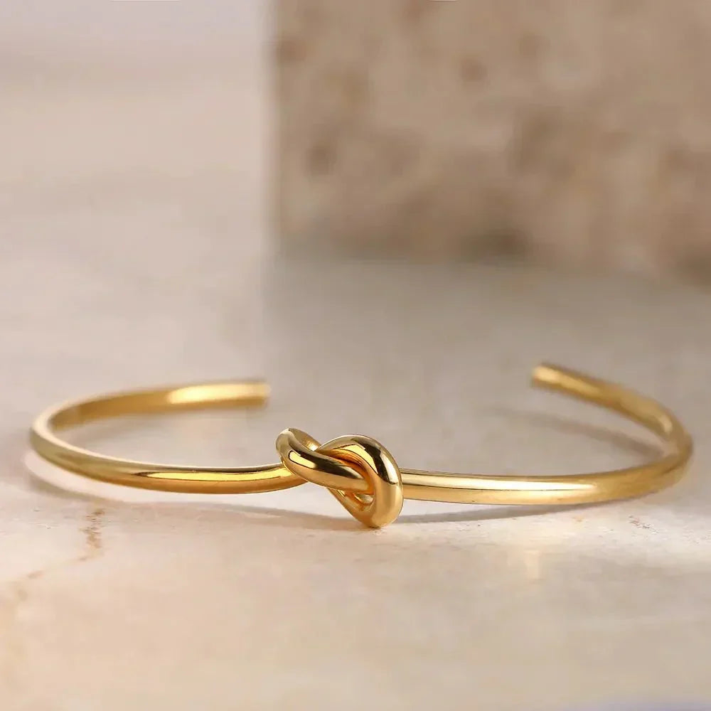 Clea – Classic Knot Bracelet