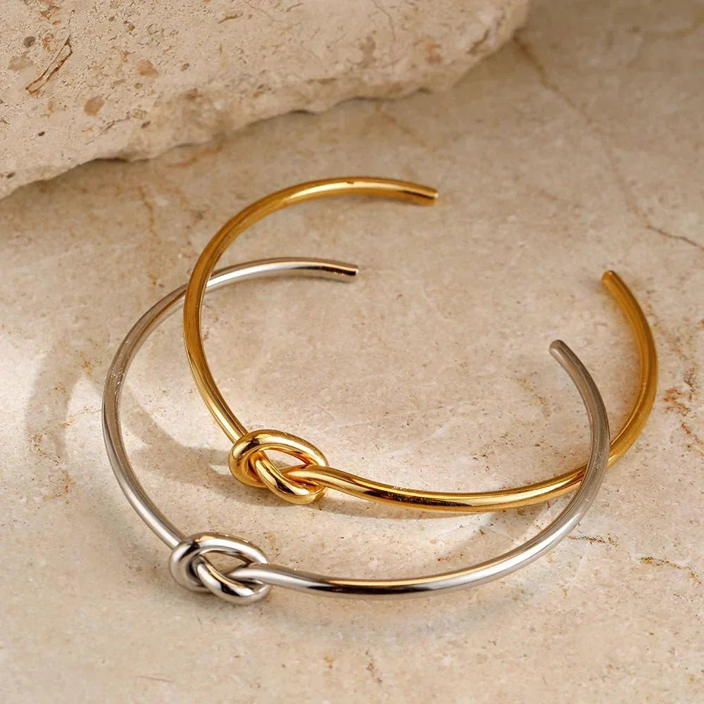 Clea – Classic Knot Bracelet