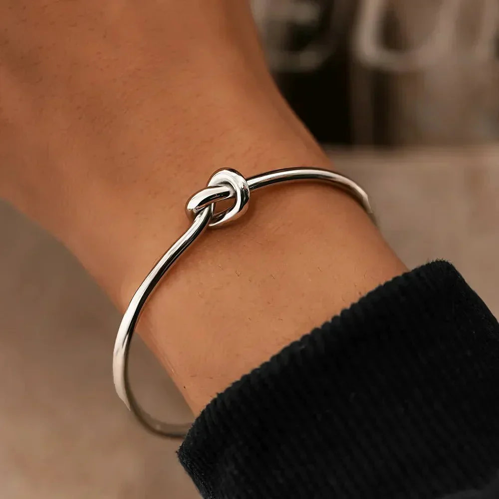 Clea – Classic Knot Bracelet