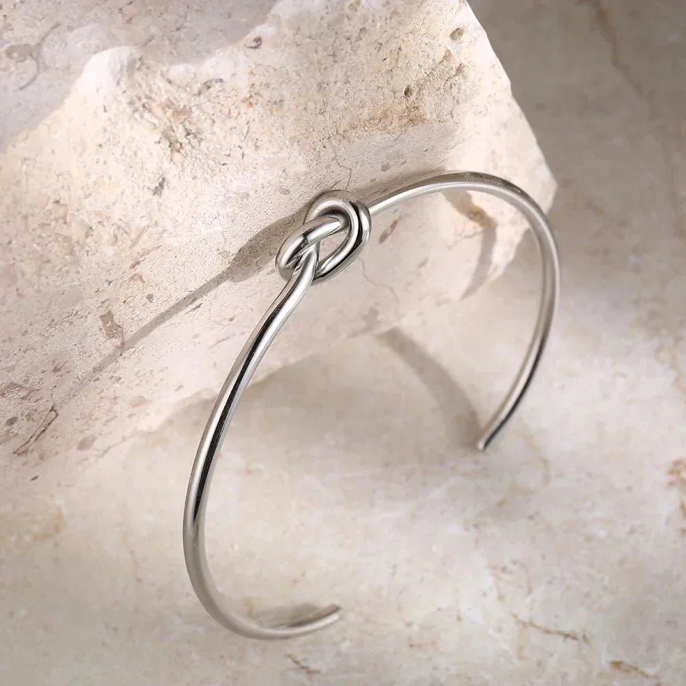 Clea – Classic Knot Bracelet