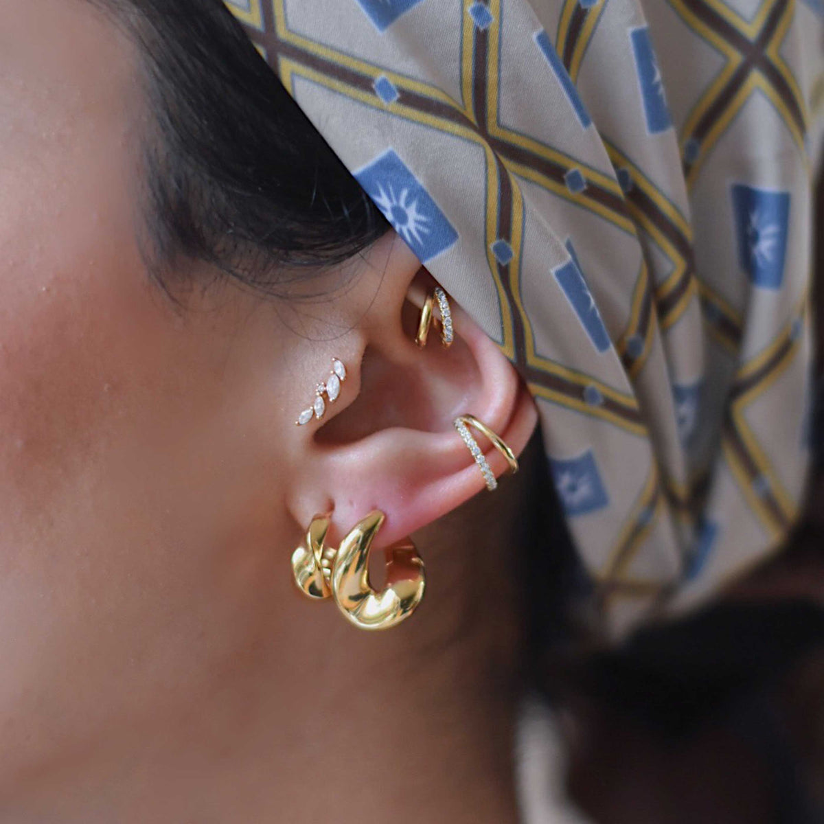 Kelly – Golden Ear Cuff