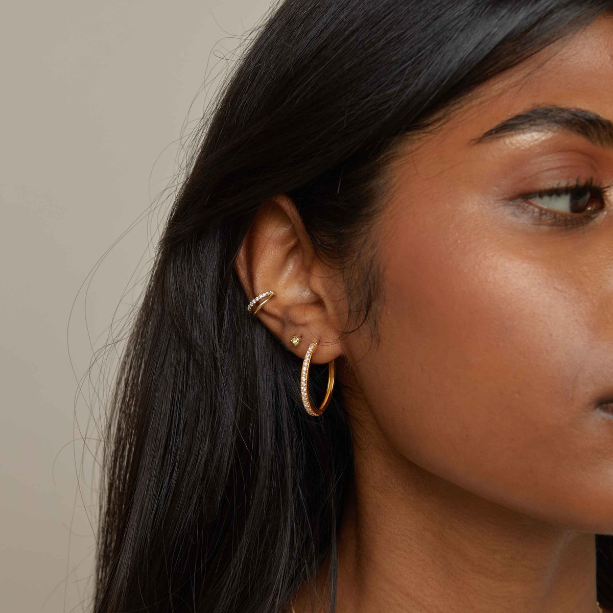 Kelly – Golden Ear Cuff
