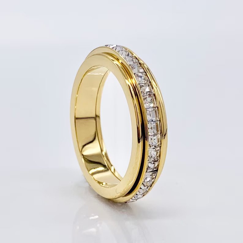 Alessia – Rotating Fidget Ring with Crystal Highlight
