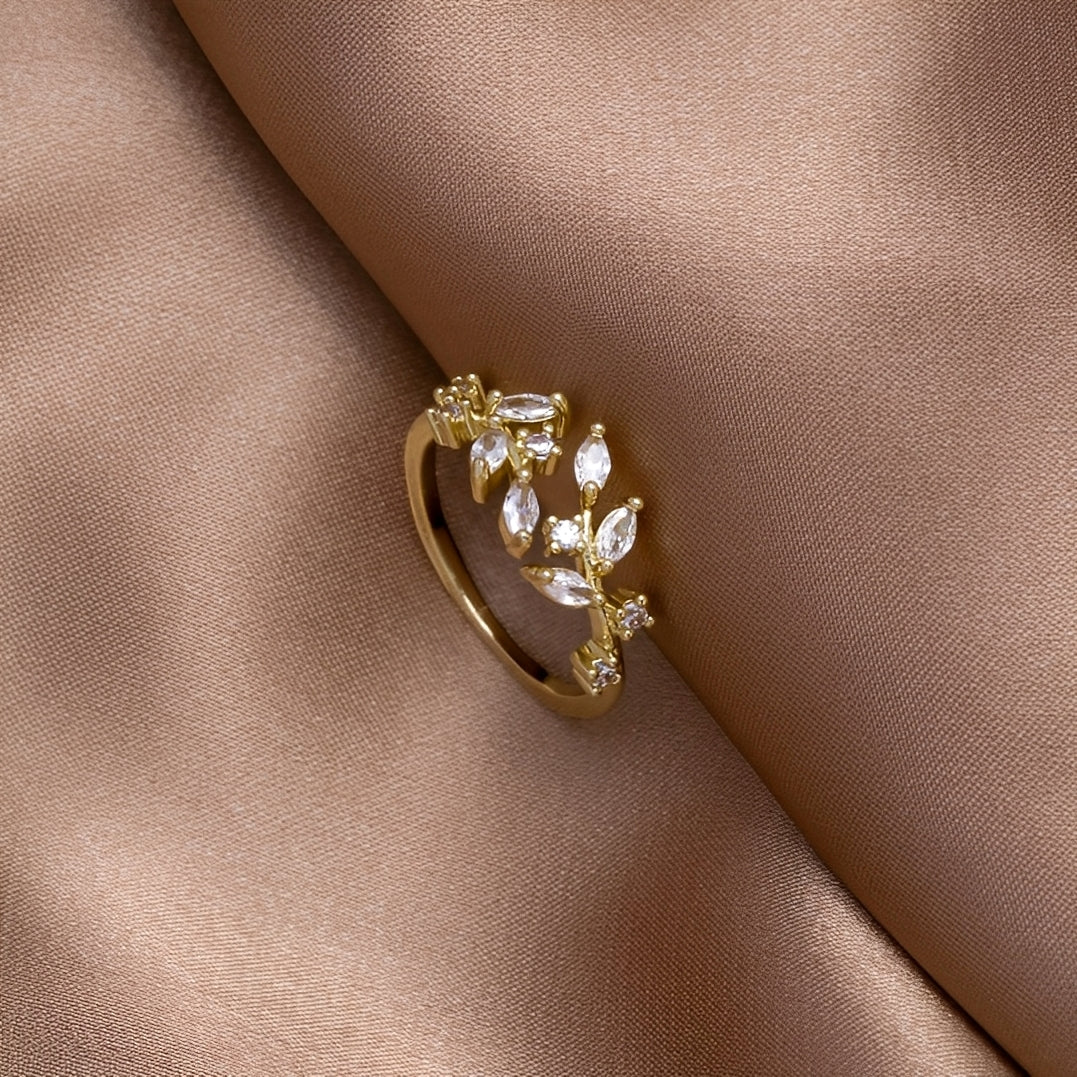Aretha – Ring Vine Crystal in 18K Gold