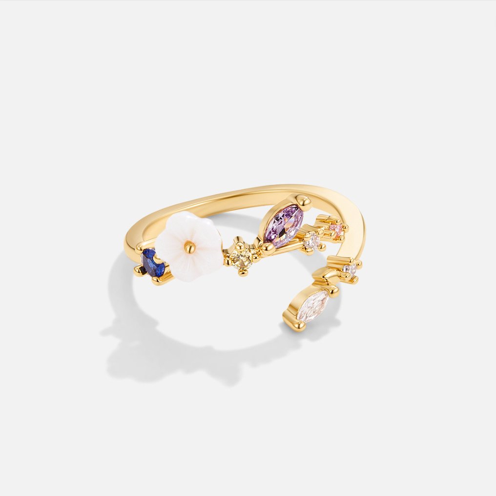 Leah - Crystal White Flower Ring Crafted from Gold