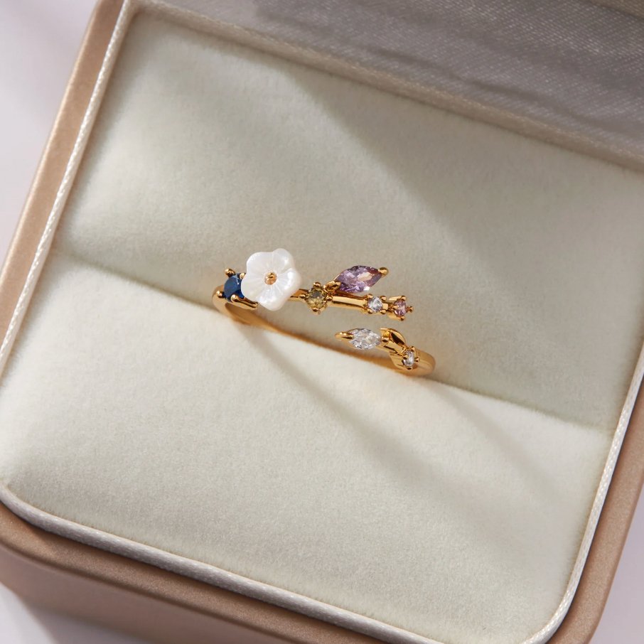 Leah - Crystal White Flower Ring Crafted from Gold