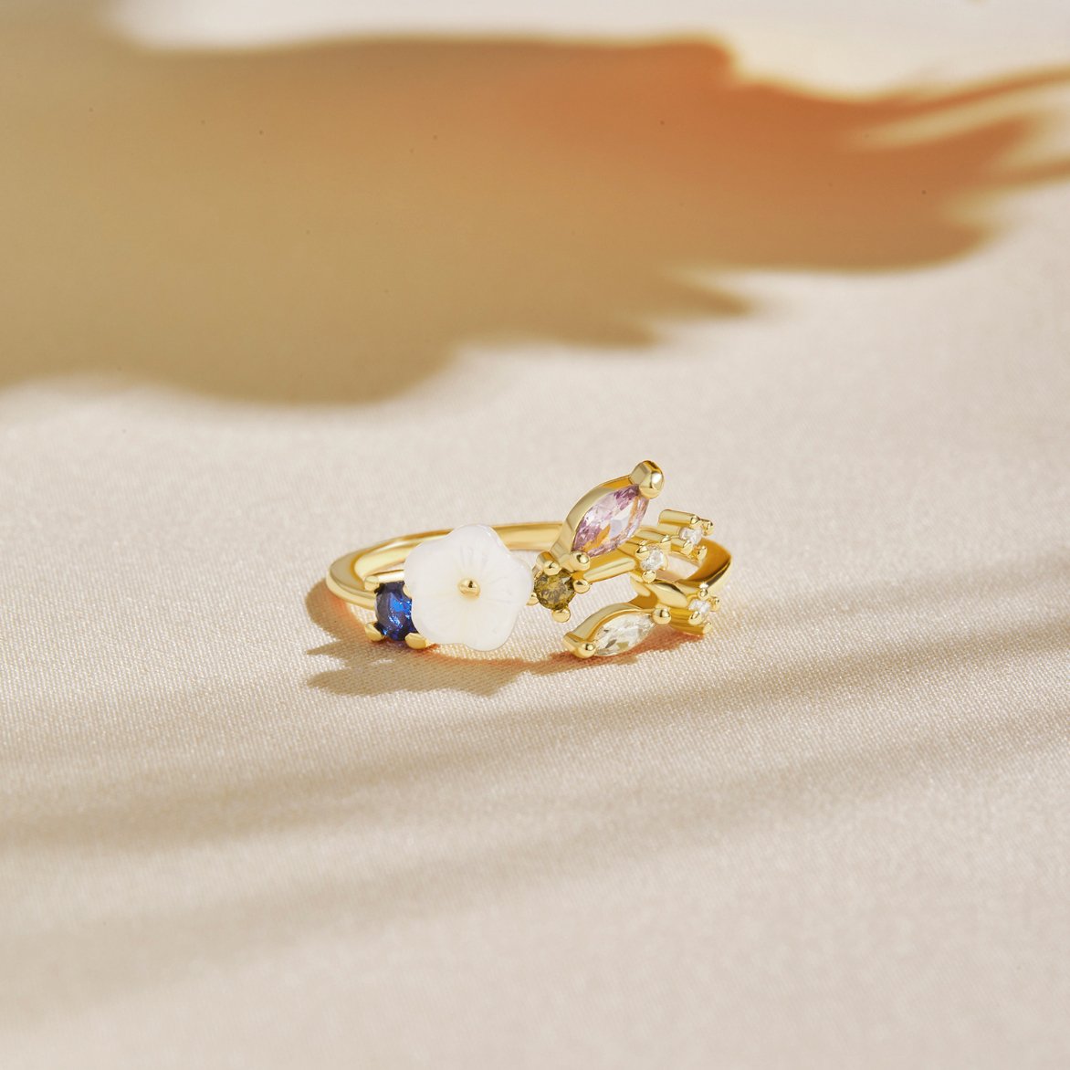 Leah - Crystal White Flower Ring Crafted from Gold
