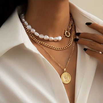 Pendant Necklace with Pearls and Vintage Design - 3 Piece Set