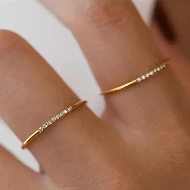 Alana – Elegant Ring with Dappled Diamonds