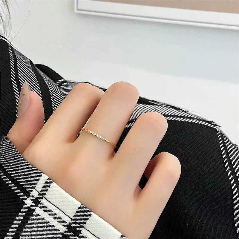Alana – Elegant Ring with Dappled Diamonds