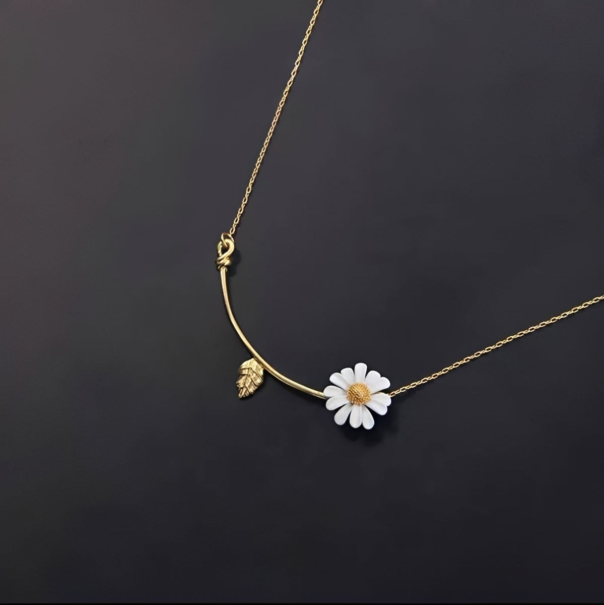 Azadeh - Necklace with flower and leaf