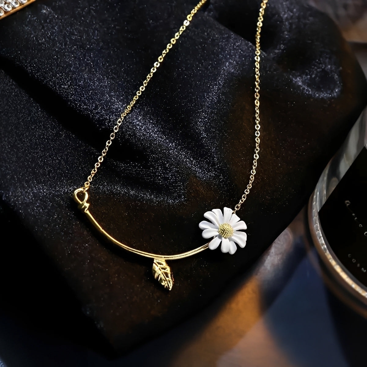 Azadeh - Necklace with flower and leaf