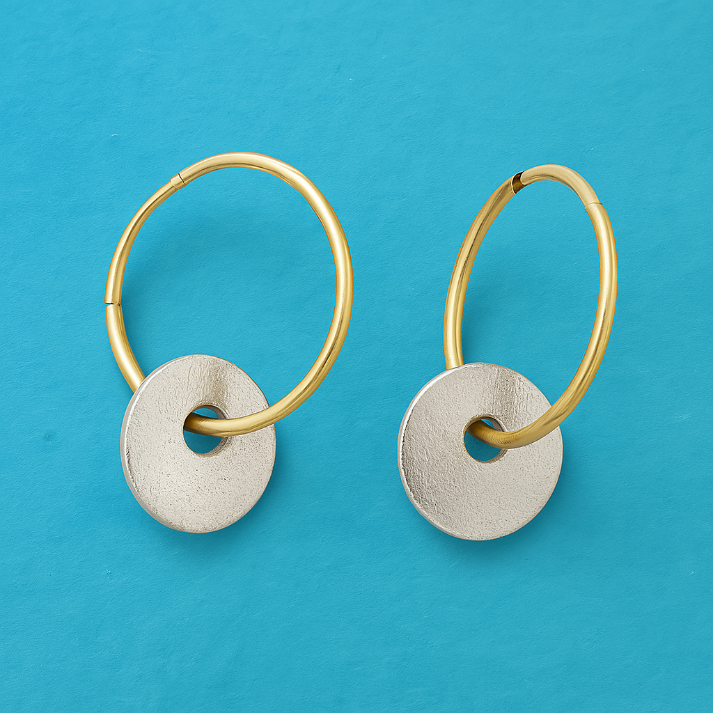 Seyna – Gold-toned circles and stylish silver-toned earrings